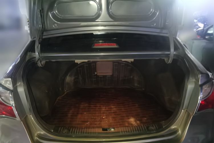 Used Hyundai Celesta 2011 1.6L Automatic Luxury Version Trunk