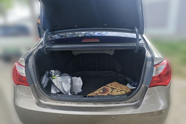 Used Hyundai Celesta 2011 1.6L Manual Comfort Edition Trunk
