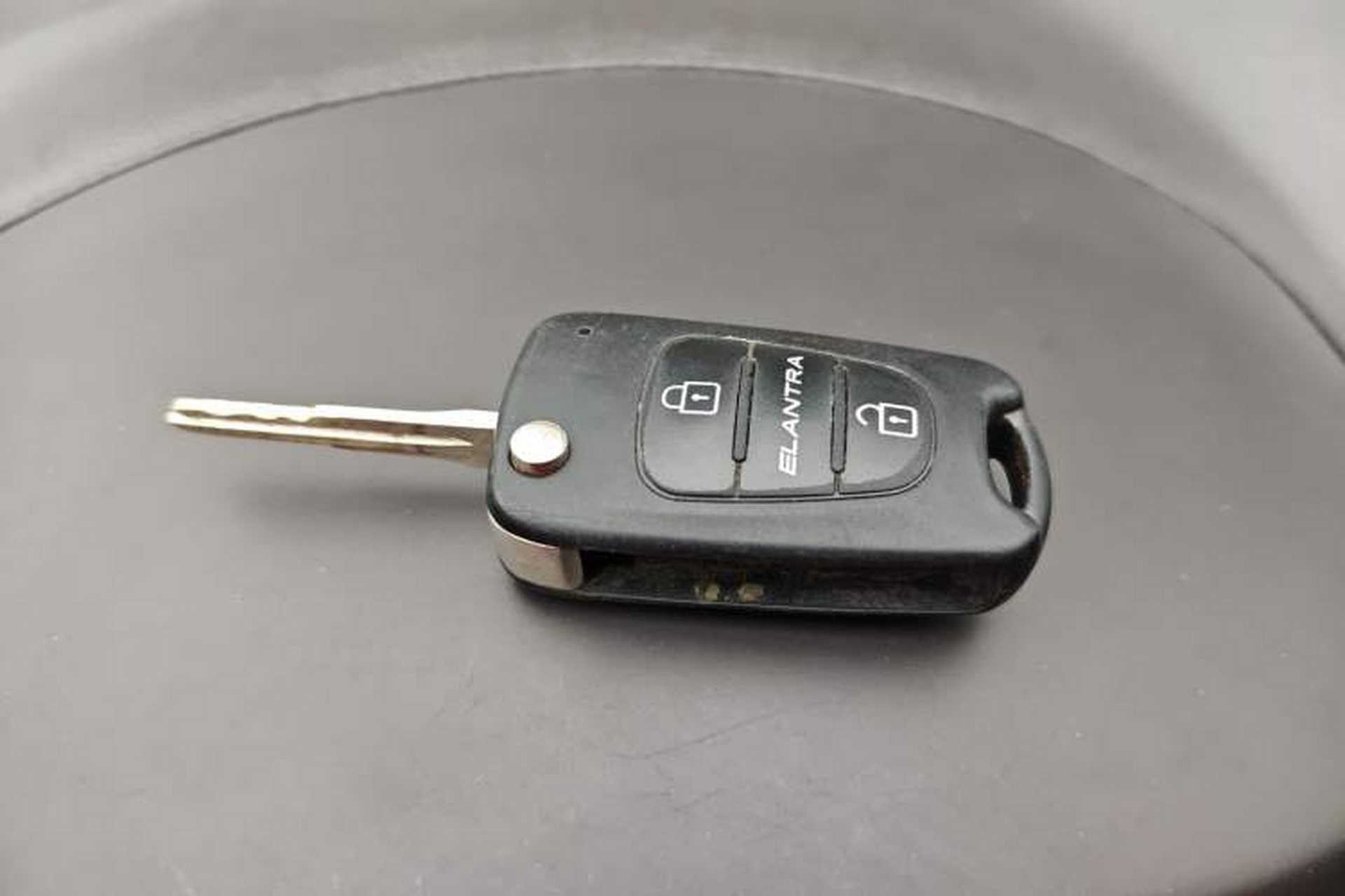 Used Hyundai Celesta 2011 1.6L Automatic Comfort Edition Vehicle Key