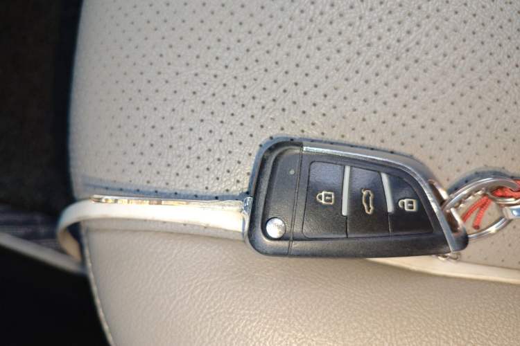 Used Hyundai Celesta 2011 1.6L Manual Comfort Edition Vehicle Key