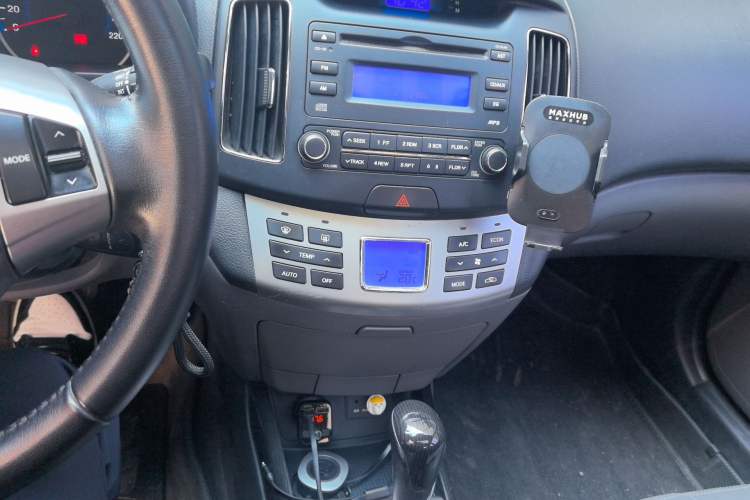Used Hyundai Celesta 2015 1.6L Automatic Luxury Model Audio And AC Panel
