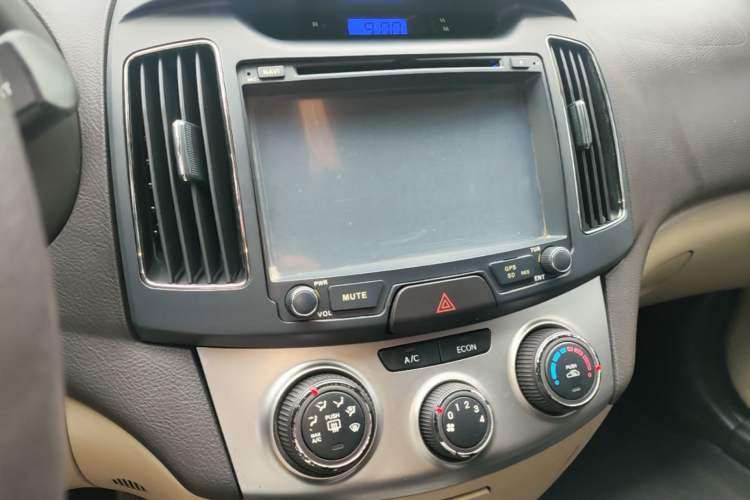 Used Hyundai Celesta 2015 1.6L Automatic Comfort Model Audio And AC Panel