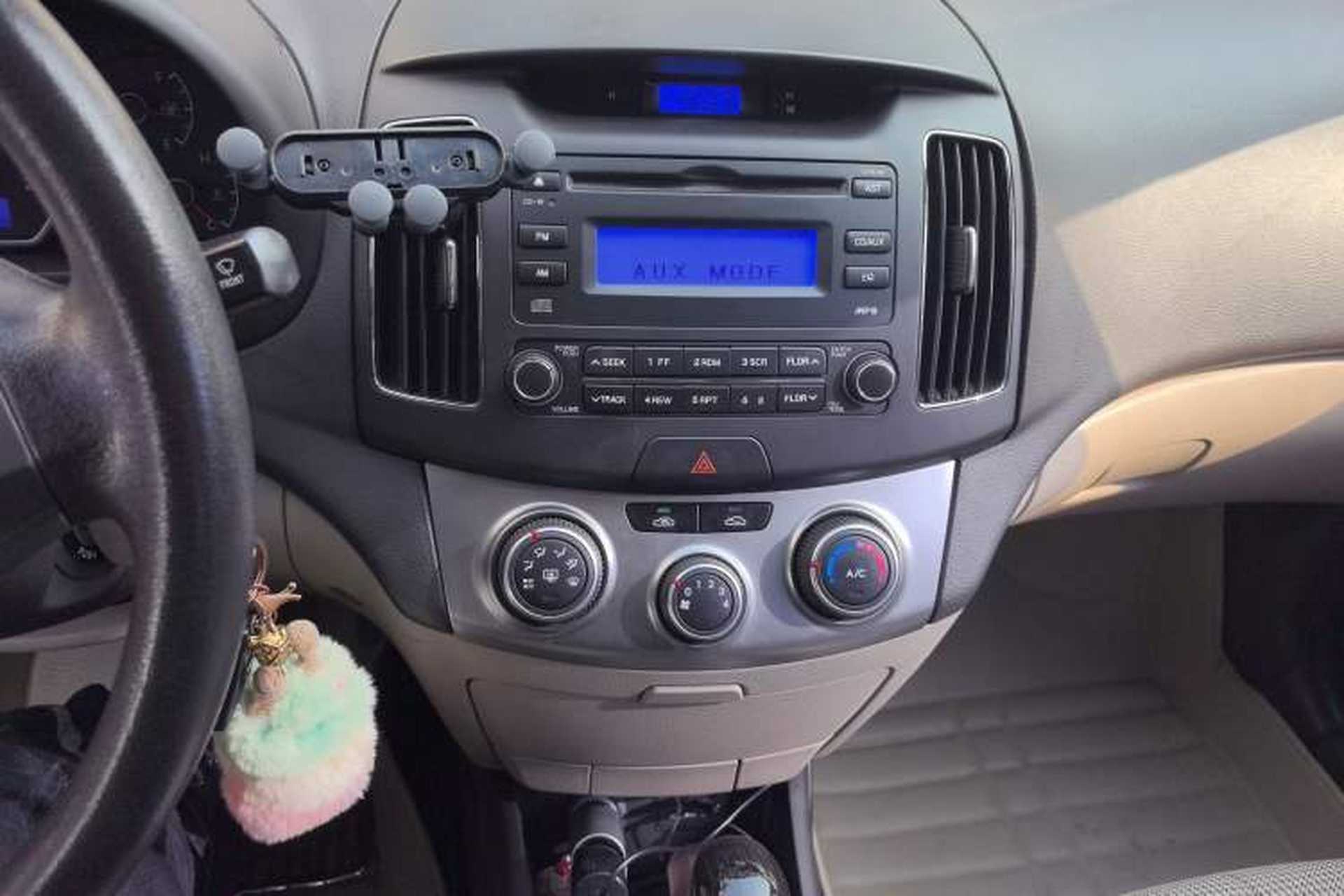 Used Hyundai Celesta 2015 1.6L Automatic Comfort Model Audio And AC Panel