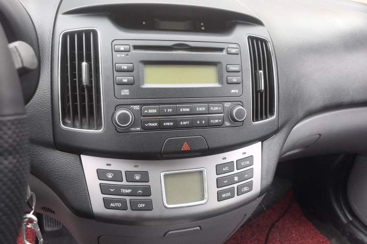 Used Hyundai Celesta 2015 1.6L Automatic Luxury Model Audio And AC Panel