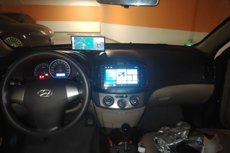 Used Hyundai Celesta 2015 1.6L Automatic Comfort Model Center Console