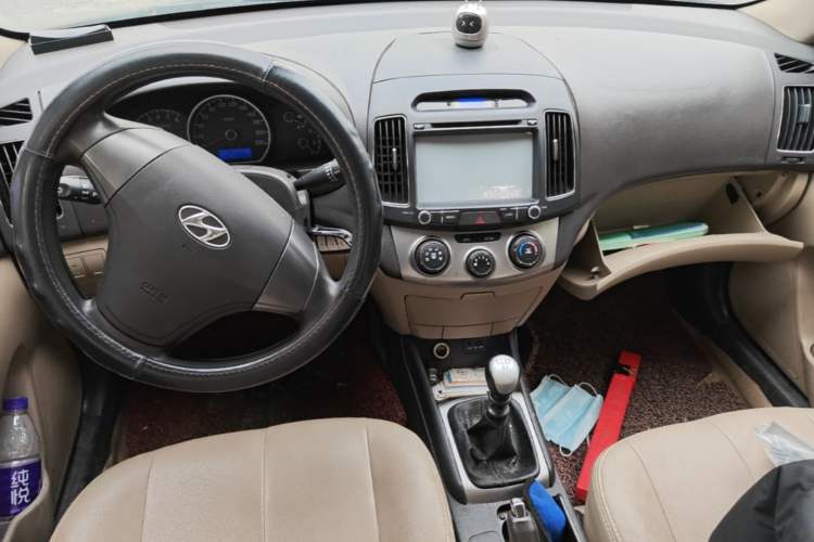 Used Hyundai Celesta 2015 1.6L Manual Comfort Model Center Console