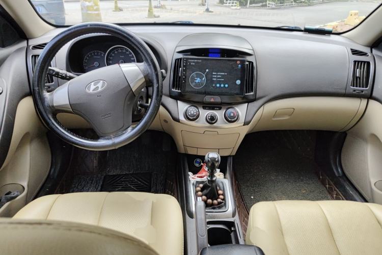 Used Hyundai Celesta 2015 1.6L Manual Comfort Model Center Console