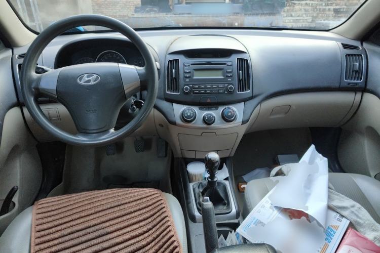 Used Hyundai Celesta 2015 1.6L Manual Comfort Model Center Console