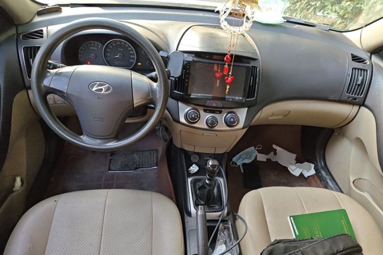 Used Hyundai Celesta 2015 1.6L Manual Comfort Model Center Console