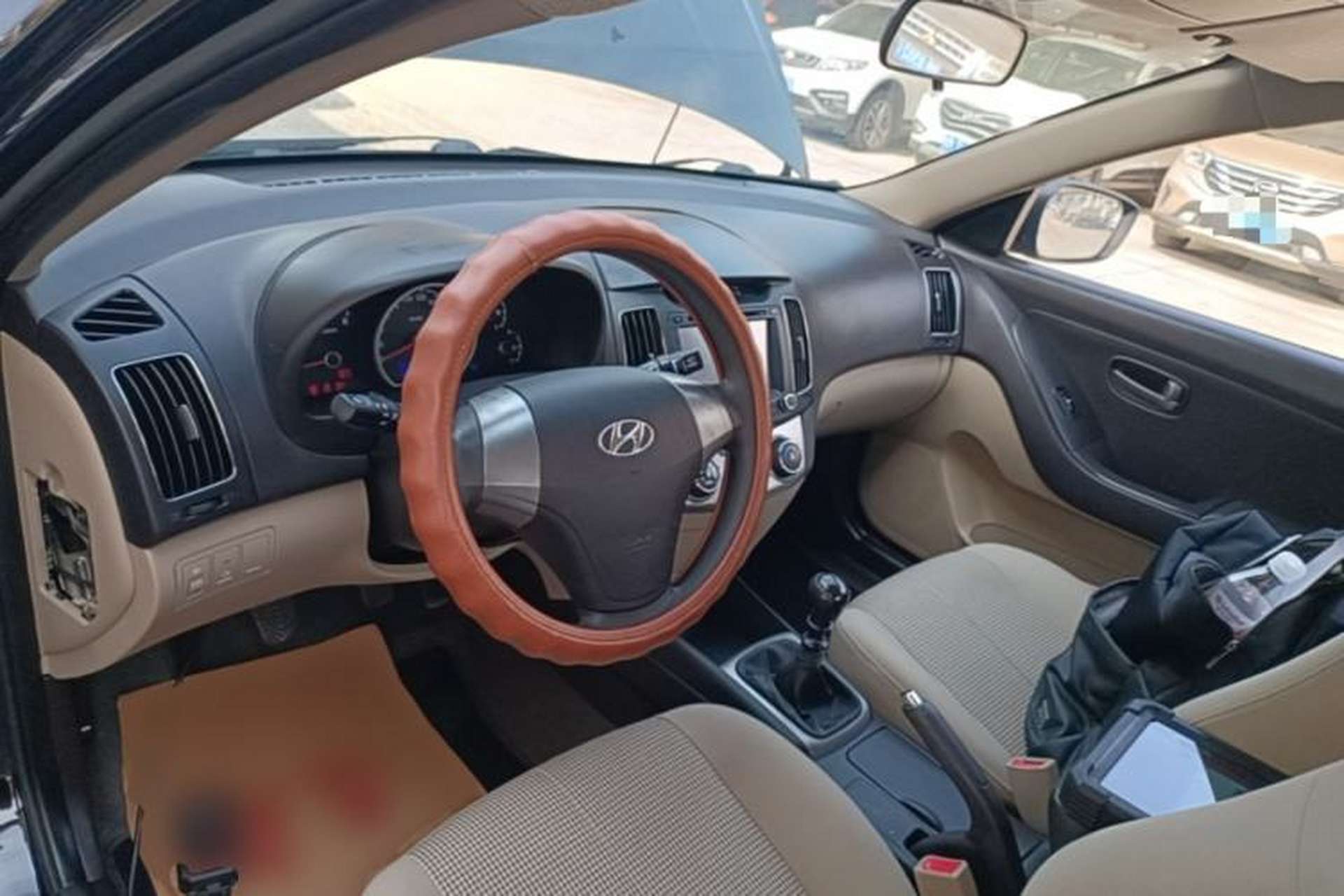 Used Hyundai Celesta 2015 1.6L Manual Comfort Model Center Console