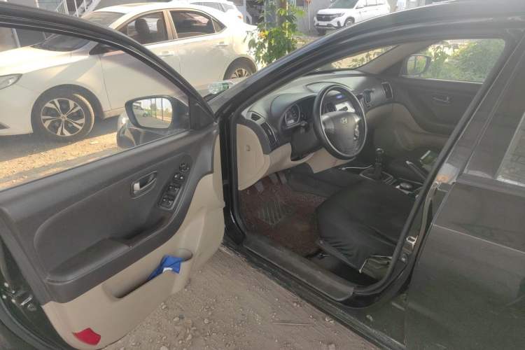 Used Hyundai Celesta 2015 1.6L Manual Comfort Model Driver Seat