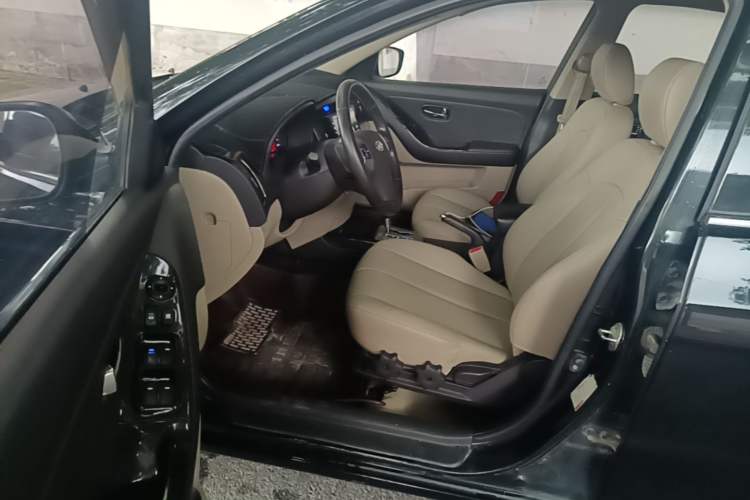 Used Hyundai Celesta 2015 1.6L Automatic Luxury Model Driver Seat