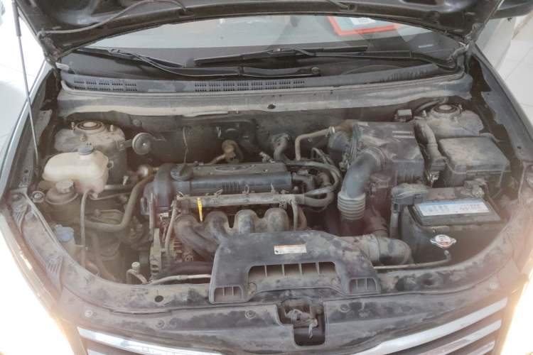 Used Hyundai Celesta 2015 1.6L Manual Comfort Model Engine Bay