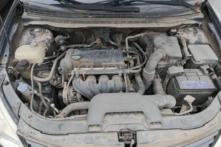 Used Hyundai Celesta 2015 1.6L Manual Comfort Model Engine Bay