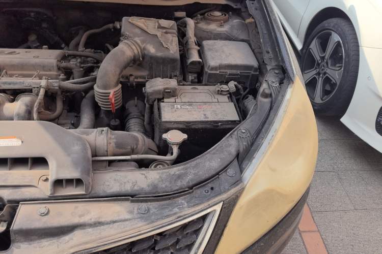 Used Hyundai Celesta 2015 1.6L Automatic Comfort Model Engine Bay Left