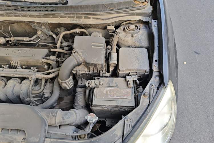 Used Hyundai Celesta 2015 1.6L Manual Comfort Model Engine Bay Left
