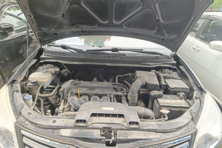 Used Hyundai Celesta 2015 1.6L Manual Comfort Model Engine Bay