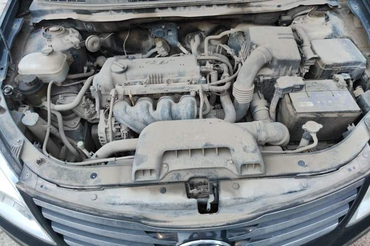 Used Hyundai Celesta 2015 1.6L Manual Comfort Model Engine Bay
