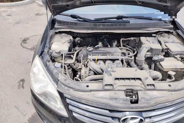 Used Hyundai Celesta 2015 1.6L Manual Comfort Model Engine Bay Right