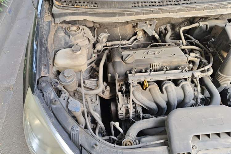 Used Hyundai Celesta 2015 1.6L Manual Comfort Model Engine Bay Right