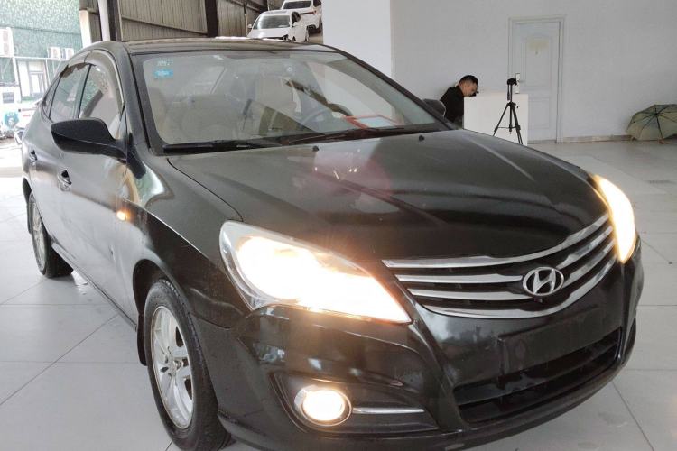 Used Hyundai Celesta 2015 1.6L Manual Comfort Model Exterior 2