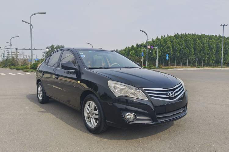 Used Hyundai Celesta 2015 1.6L Manual Comfort Model Exterior 2