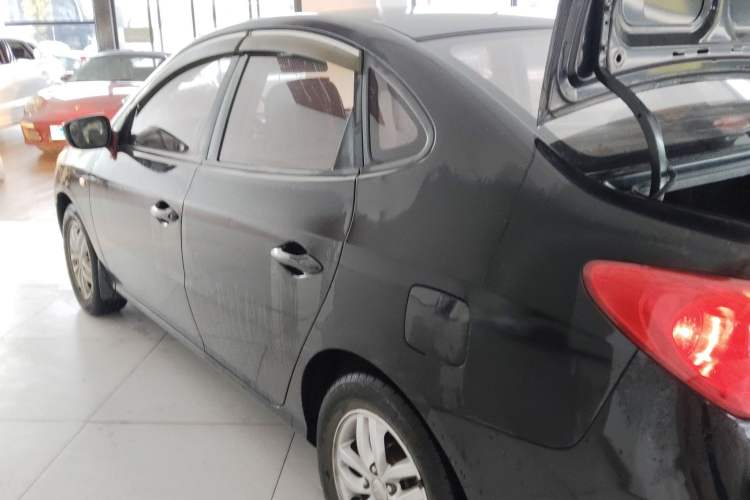 Used Hyundai Celesta 2015 1.6L Manual Comfort Model Exterior 3