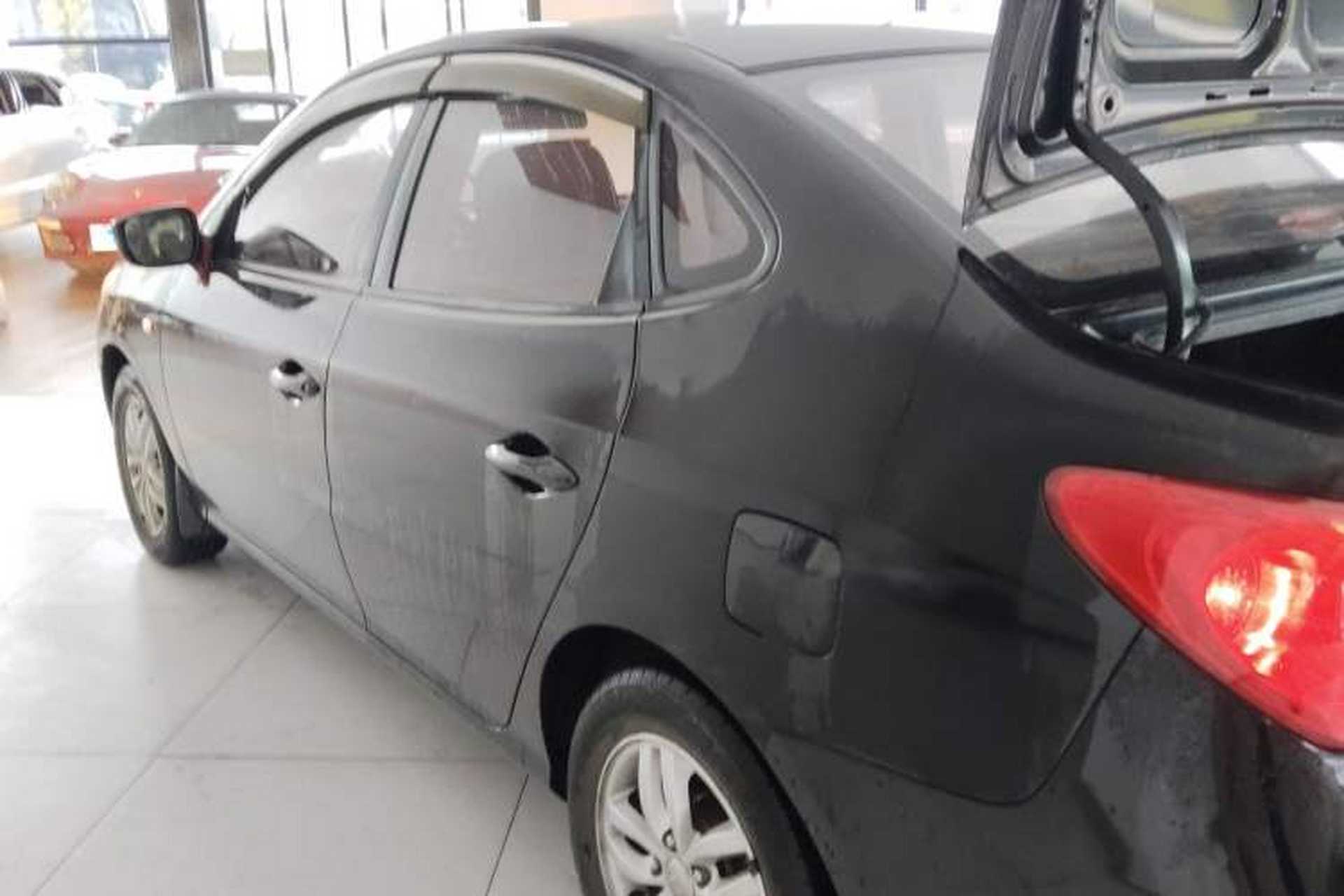 Used Hyundai Celesta 2015 1.6L Manual Comfort Model Exterior 3