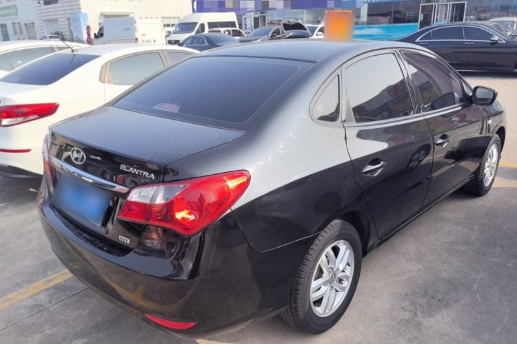 Used Hyundai Celesta 2015 1.6L Manual Comfort Model Exterior 3