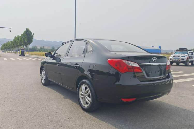 Used Hyundai Celesta 2015 1.6L Manual Comfort Model Exterior 3