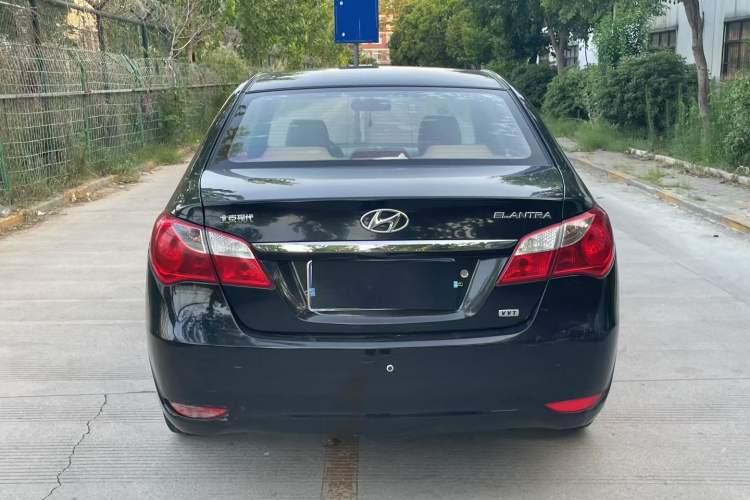Used Hyundai Celesta 2015 1.6L Manual Comfort Model Exterior 4