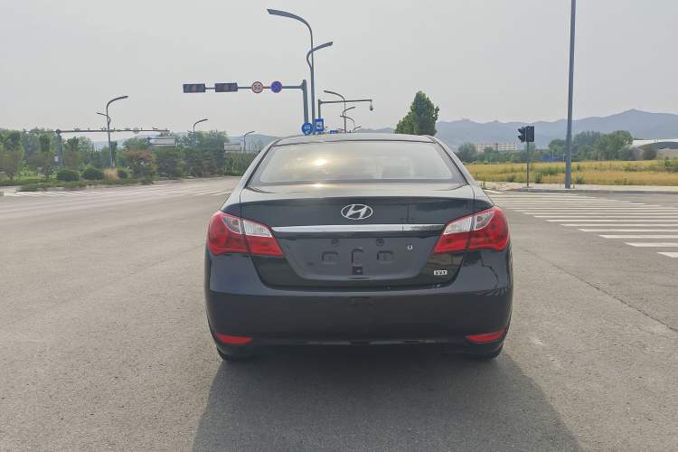 Used Hyundai Celesta 2015 1.6L Manual Comfort Model Exterior 4