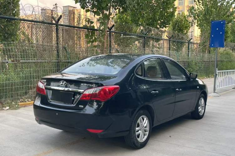 Used Hyundai Celesta 2015 1.6L Manual Comfort Model Exterior 5