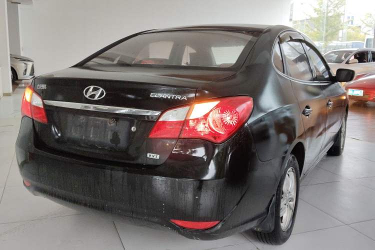 Used Hyundai Celesta 2015 1.6L Manual Comfort Model Exterior 5