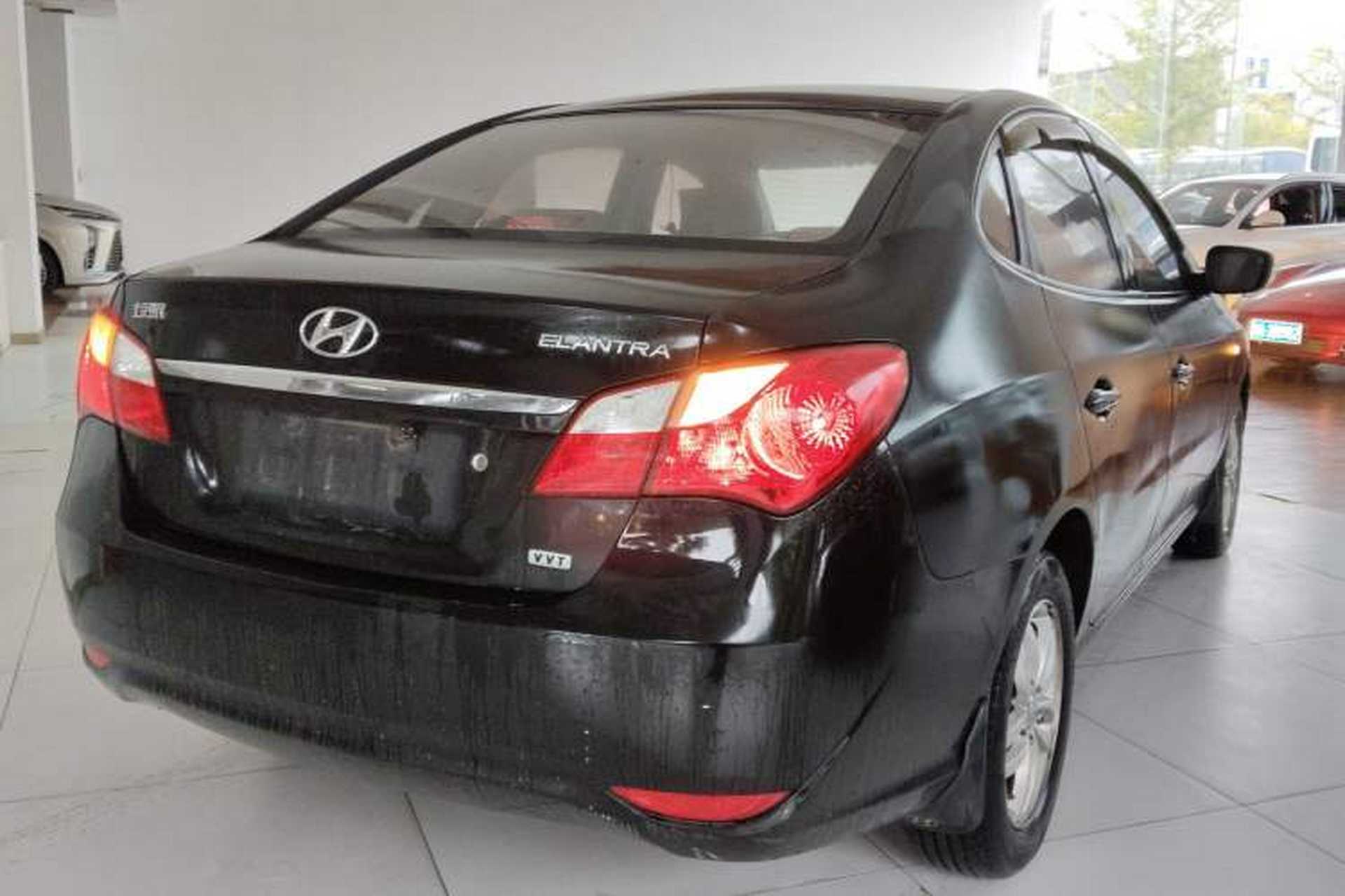 Used Hyundai Celesta 2015 1.6L Manual Comfort Model Exterior 5