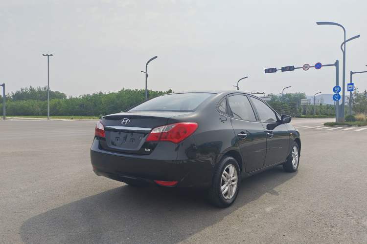 Used Hyundai Celesta 2015 1.6L Manual Comfort Model Exterior 5