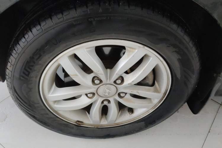 Used Hyundai Celesta 2015 1.6L Manual Comfort Model Exterior 7