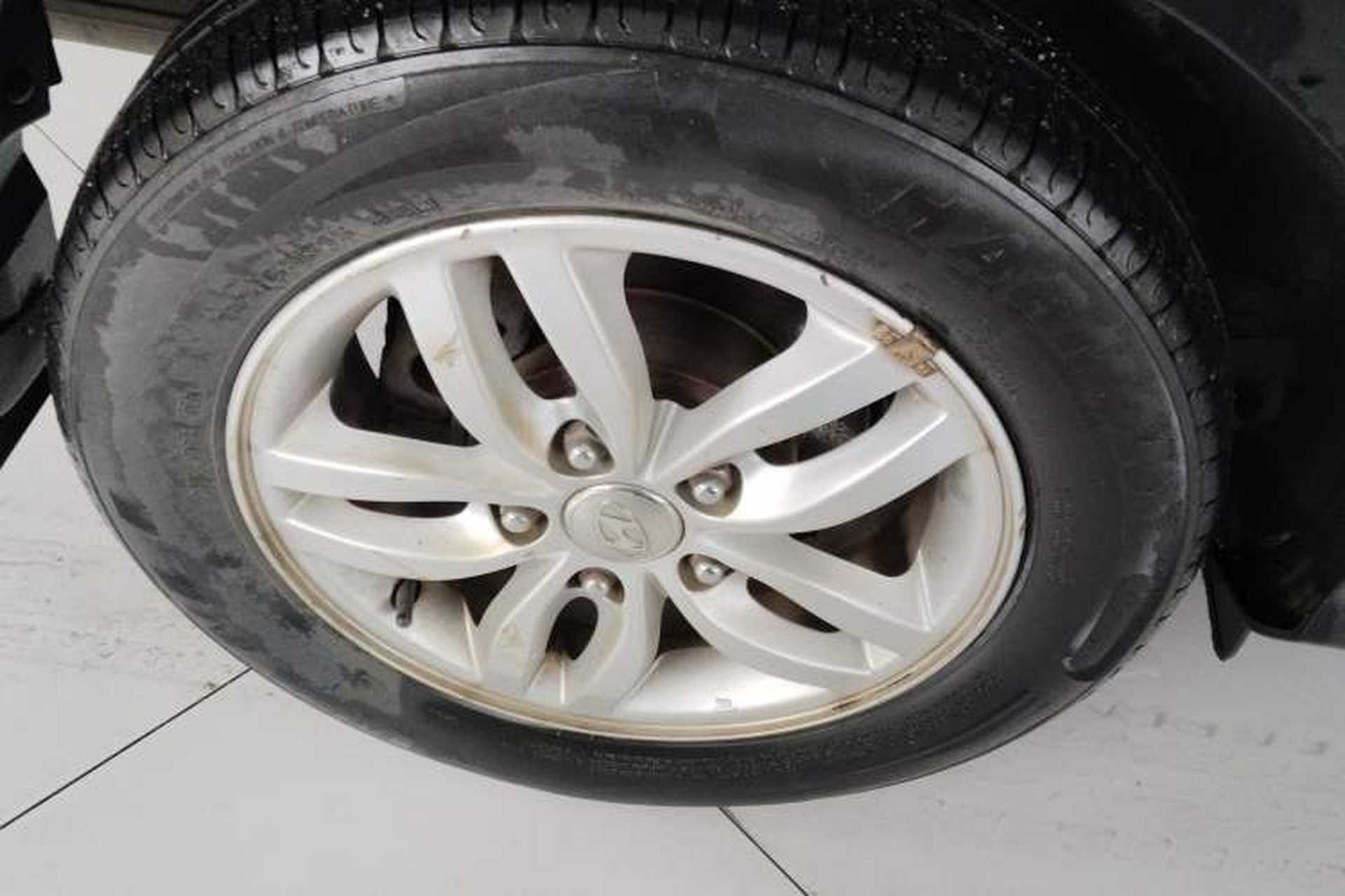 Used Hyundai Celesta 2015 1.6L Manual Comfort Model Exterior 8