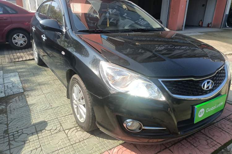 Used Hyundai Celesta 2015 1.6L Automatic Comfort Model Front Right 45 Deg