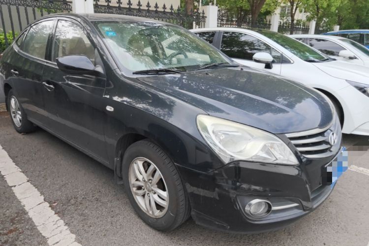 Used Hyundai Celesta 2015 1.6L Manual Comfort Model Front Right 45 Deg