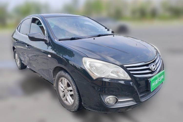 Used Hyundai Celesta 2015 1.6L Manual Comfort Model Front Right 45 Deg