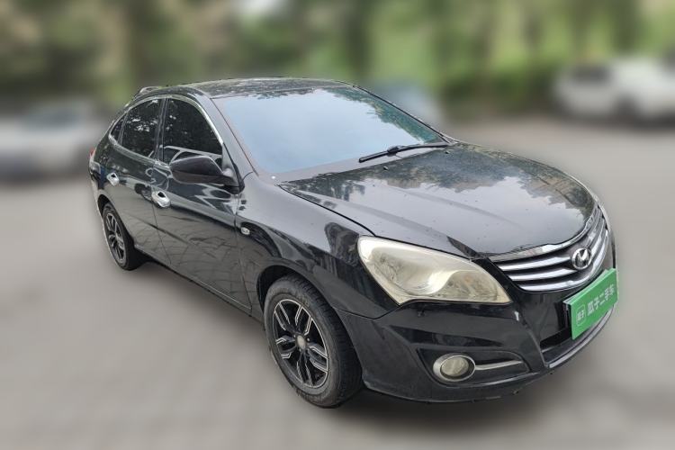 Used Hyundai Celesta 2015 1.6L Manual Comfort Model Front Right 45 Deg