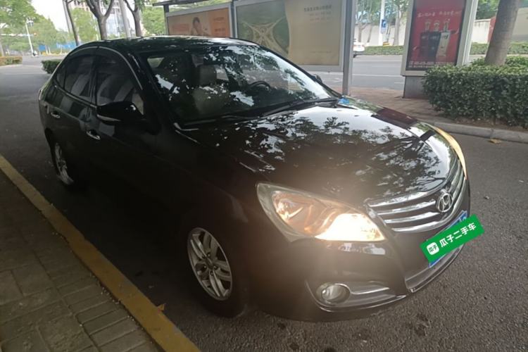 Used Hyundai Celesta 2015 1.6L Automatic Luxury Model Front Right 45 Deg