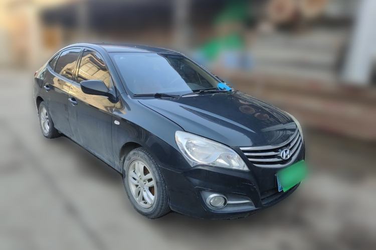 Used Hyundai Celesta 2015 1.6L Manual Comfort Model Front Right 45 Deg