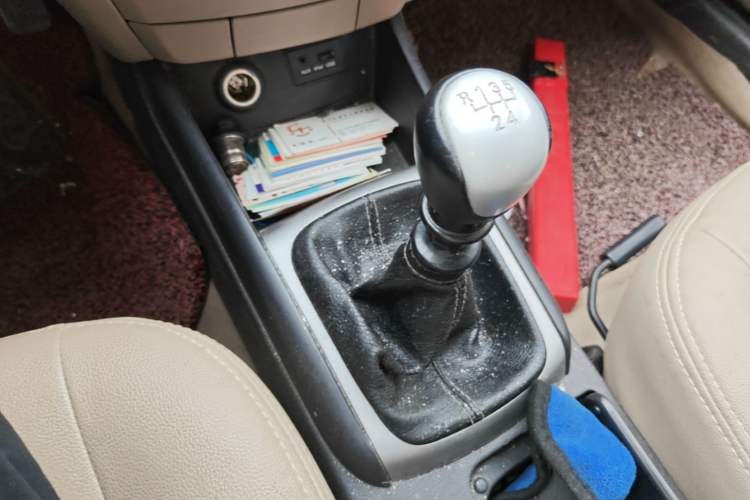 Used Hyundai Celesta 2015 1.6L Manual Comfort Model Gear Lever