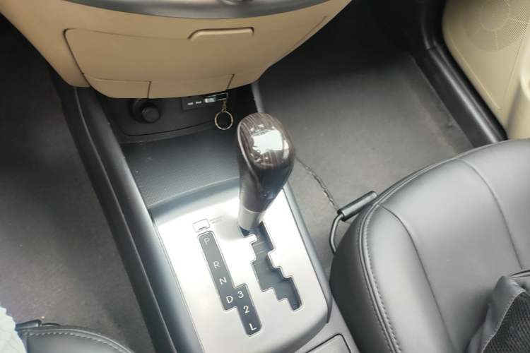 Used Hyundai Celesta 2015 1.6L Automatic Comfort Model Gear Lever