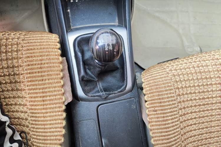 Used Hyundai Celesta 2015 1.6L Manual Comfort Model Gear Lever