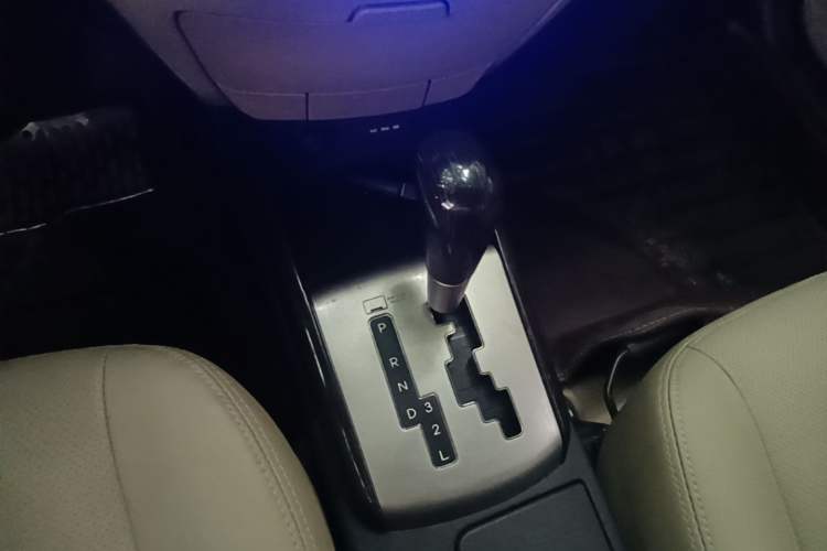 Used Hyundai Celesta 2015 1.6L Automatic Luxury Model Gear Lever