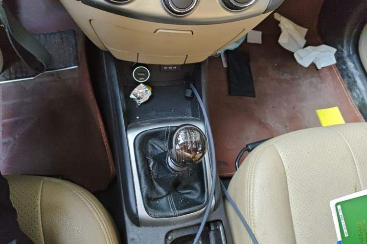 Used Hyundai Celesta 2015 1.6L Manual Comfort Model Gear Lever