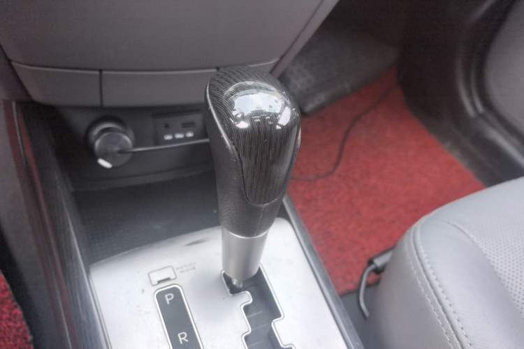 Used Hyundai Celesta 2015 1.6L Automatic Luxury Model Gear Lever